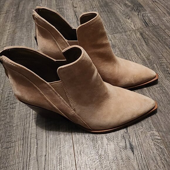 Vince Camuto Shoes - Vince Camuto suede booties. Size 7.5
